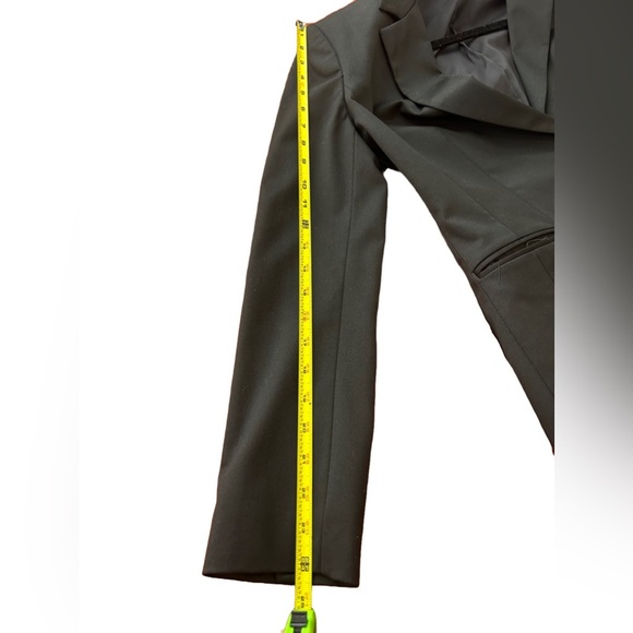 Express Design Studio Black Blazer with shoulder pads and pockets size 4 - Picture 4 of 10